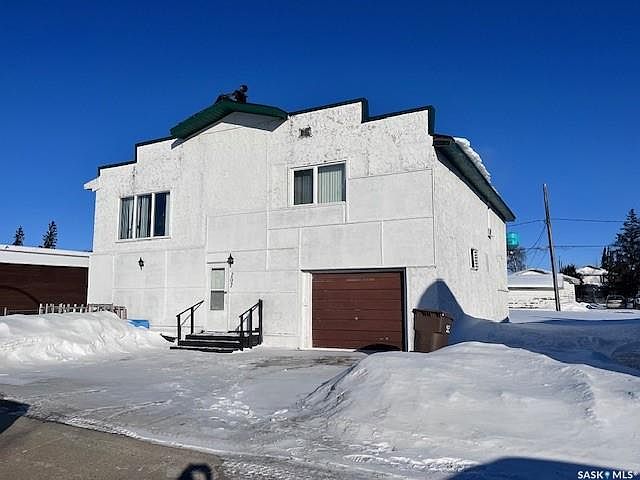 1st image of 207 Kinistino AVENUE W