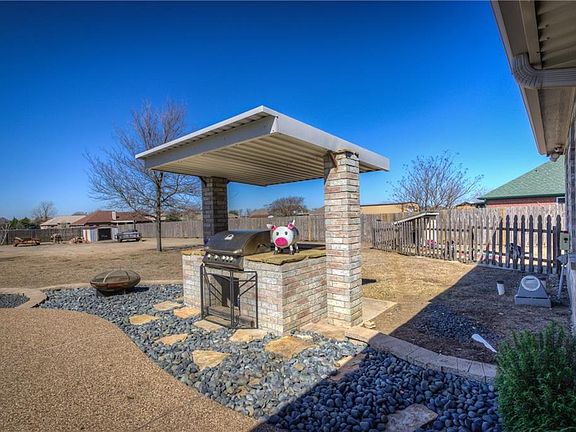 4th image of 437 Tierra Ln