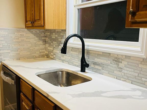 4th image of 91 Jabez St Floor 2