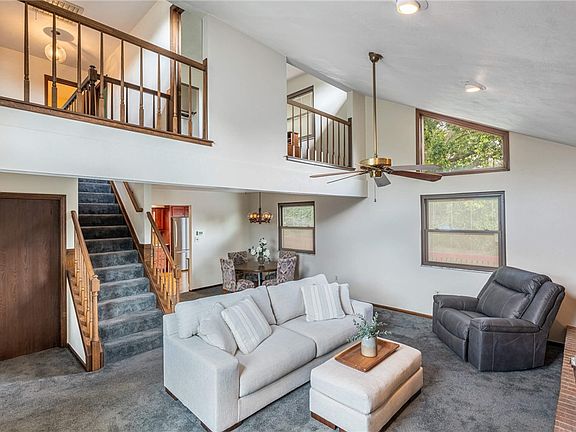5th image of 226 Bernard Dr