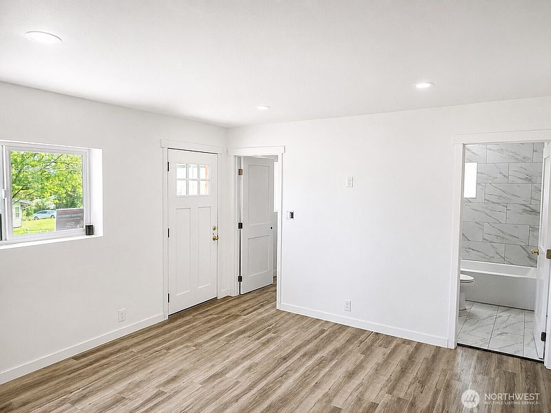 3rd image of 13055 33rd Avenue S