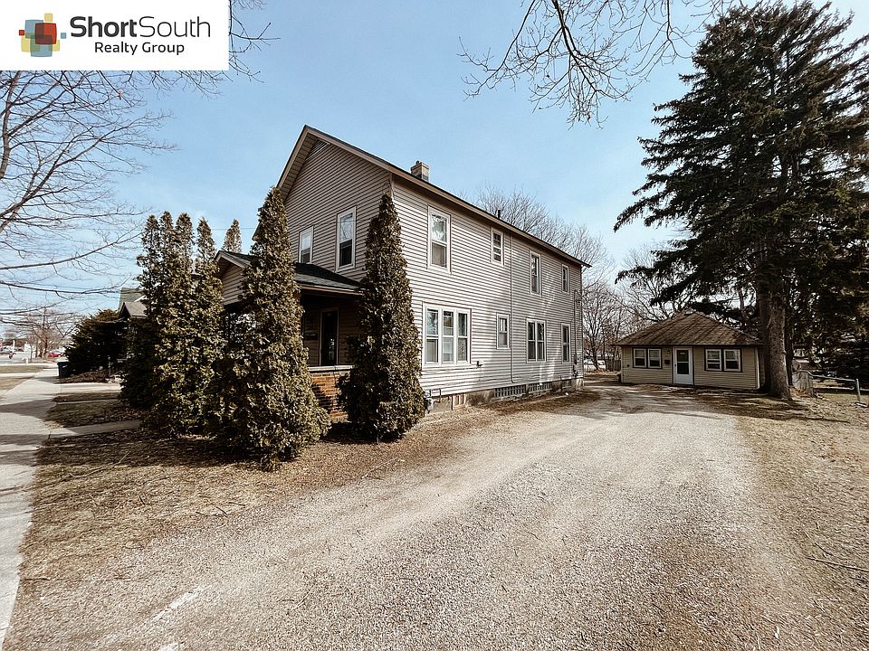 6plex Building in Downtown Grand Haven w/Studio Apartments 112 S 8th