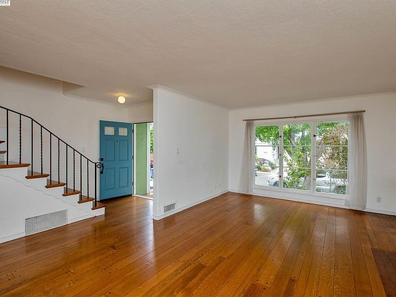 4th image of 2812 Marina Dr