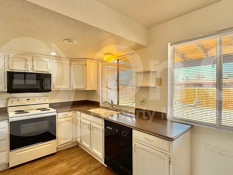 1007 N Menze St — Photo 17