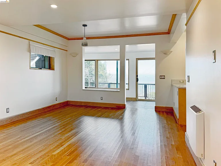 517 Golden Gate Ave — Photo 2