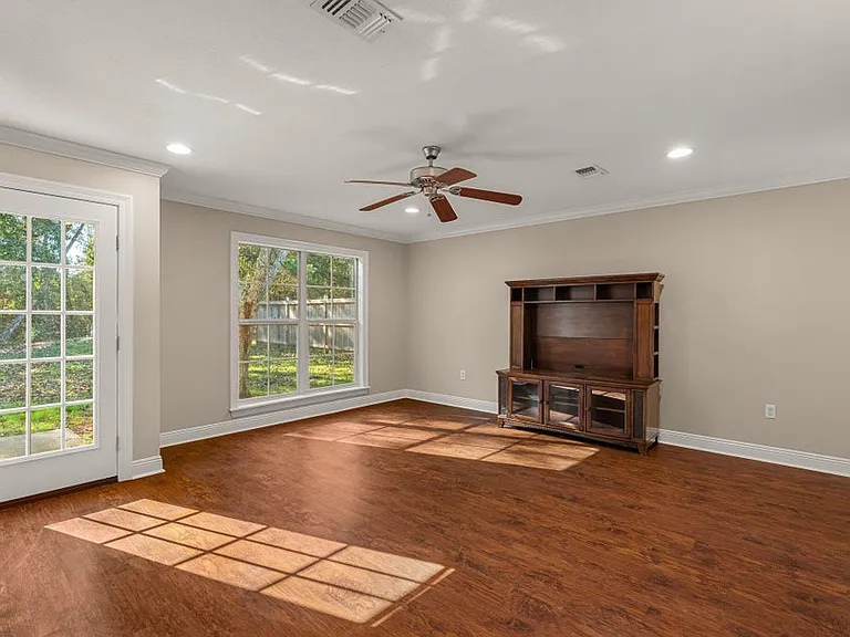 34 Clear Springs Ct — Photo 8