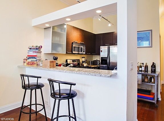 5th image of 4755 N Washtenaw Ave APT 308