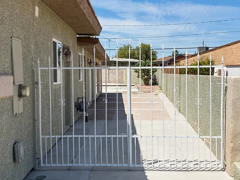 800 Antonio Dr #1 — Photo 26