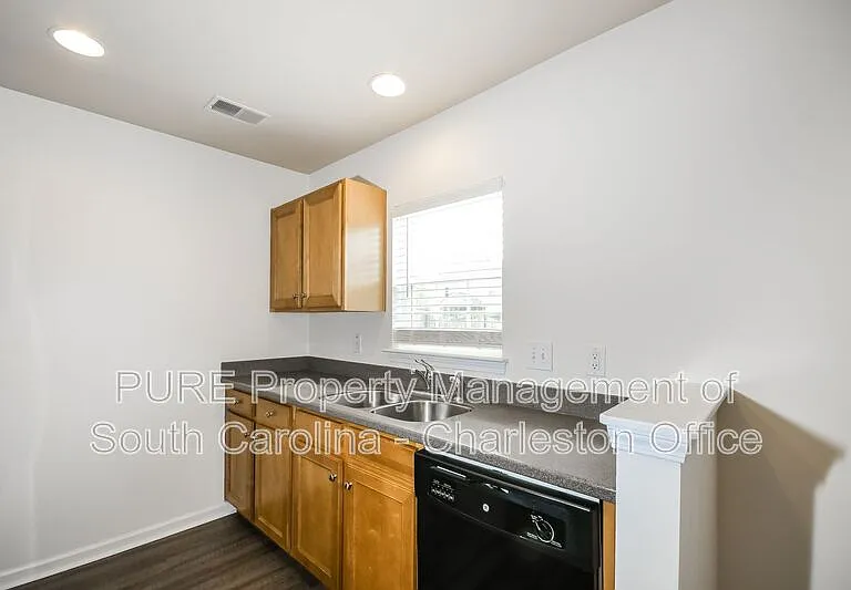191 Emerald Isle Dr — Photo 6