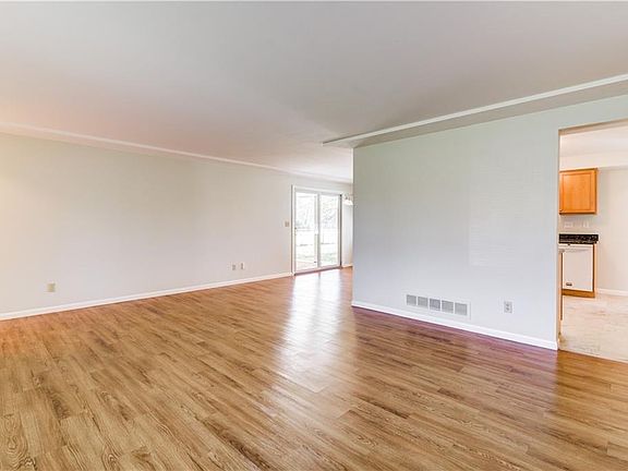 5th image of 9846 W 130th St