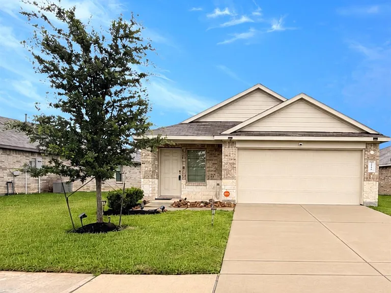 2406 Heeney Park Ln — Photo 1