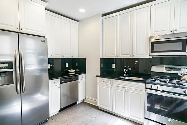 Rented by Century 21 Metropolitan | media 4