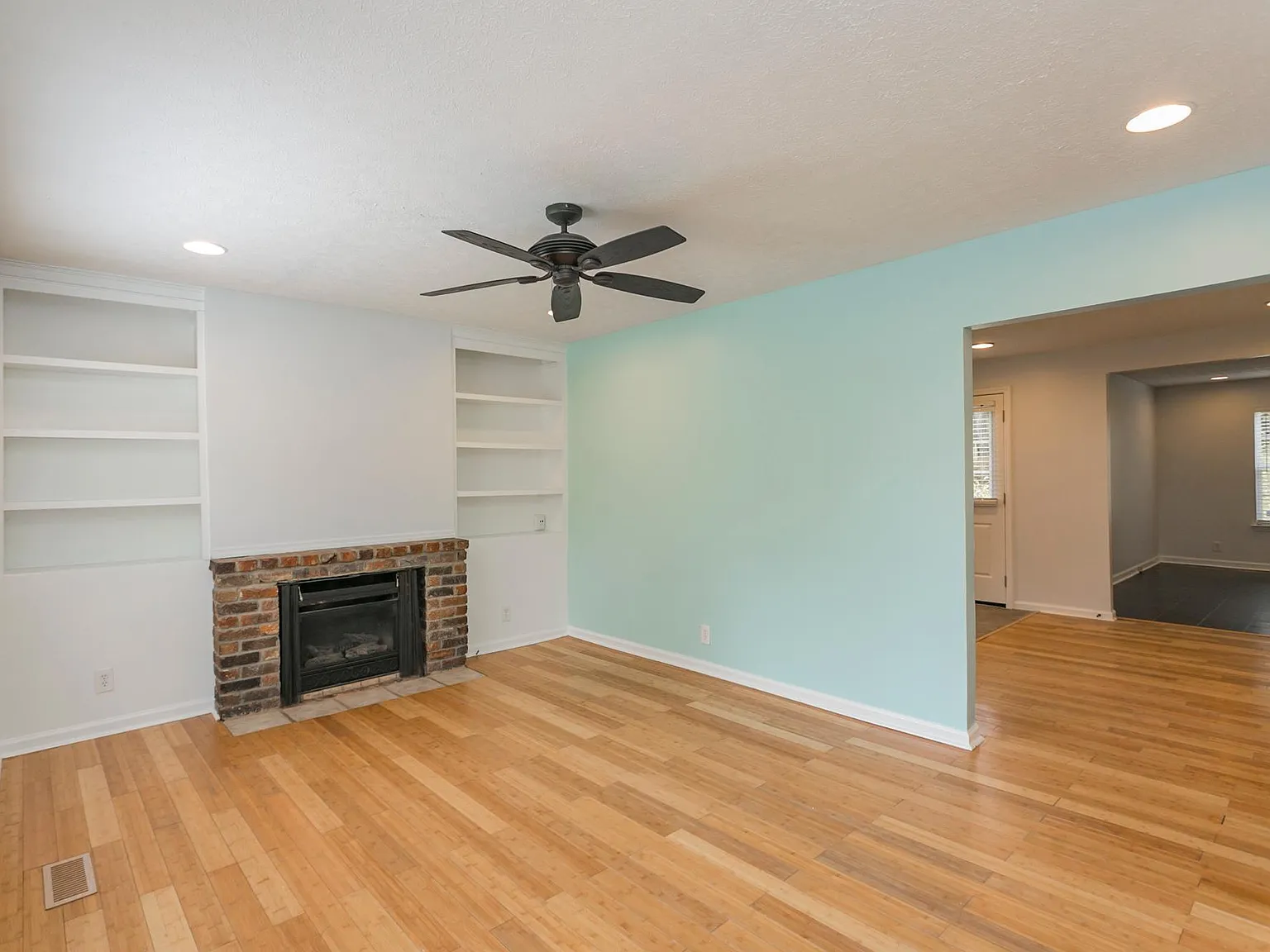 3 bed, 1317 sqft, $2,500 — Photo 3