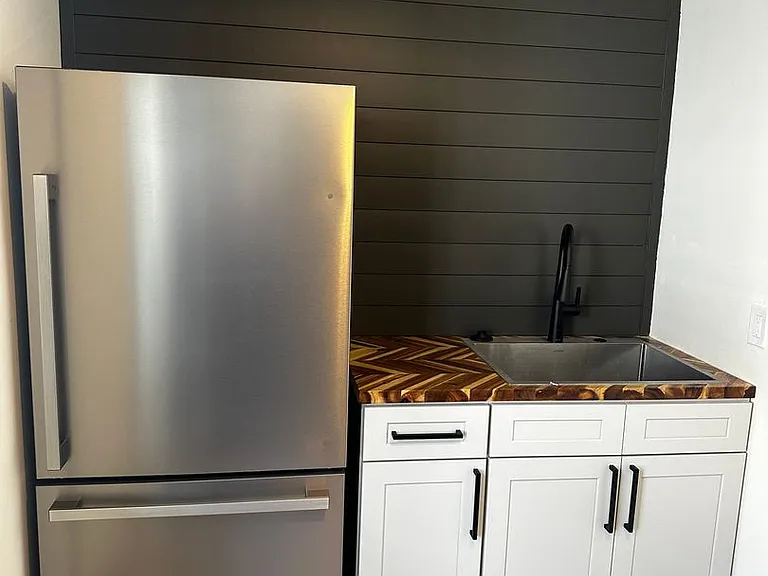 915 W Victory Dr — Photo 10