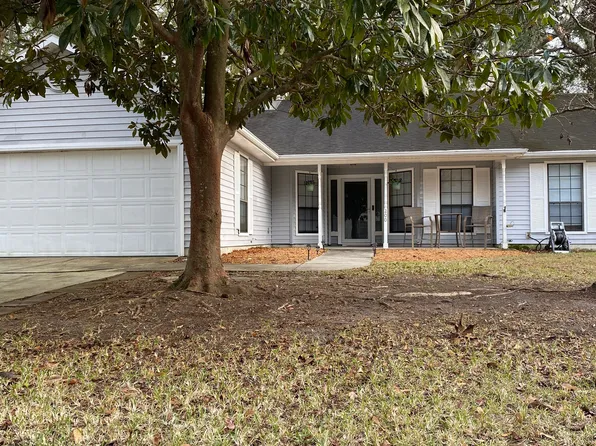 200 McIntosh Dr, Saint Marys, GA 31558