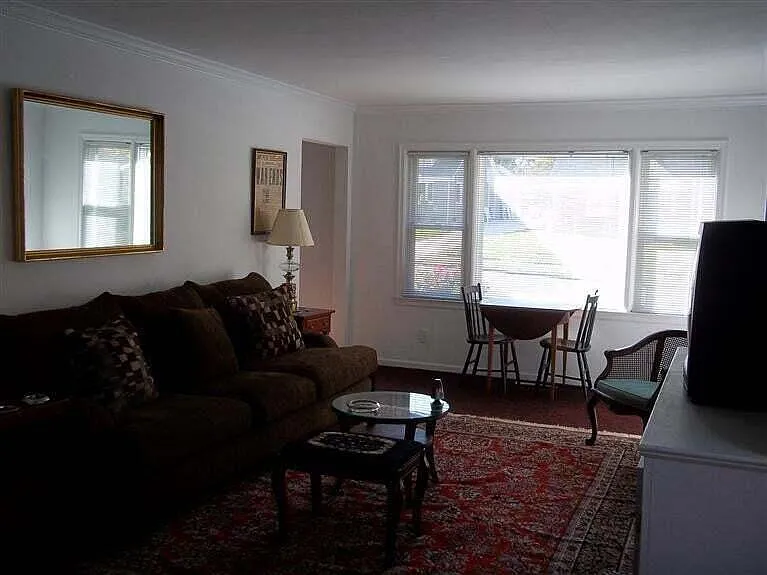 3 bed, 2.0 bath, 1380 sqft, $1,850 — Photo 2