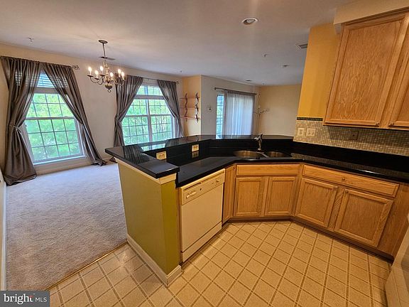 3rd image of 343 Fallsgrove Dr Unit 47