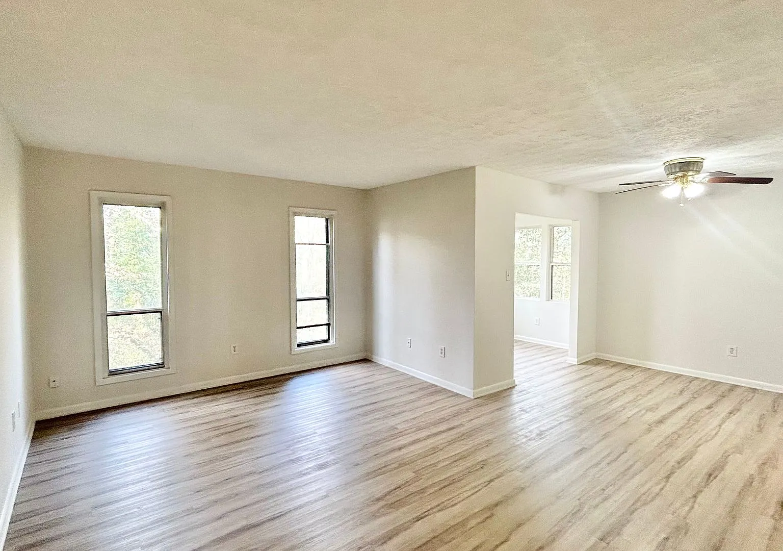 North Atlanta 1 Bed-1 Bath Condo, LVP Hardwoods, Sunroom/Office, Available NOW! — Photo 2