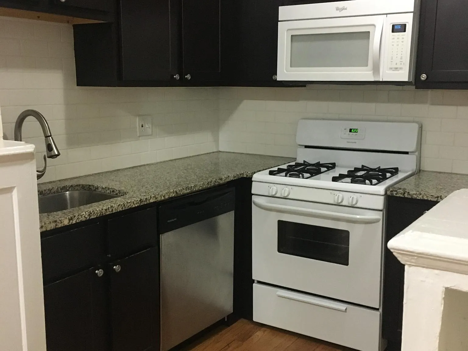 Studio, 700 sqft, $1,295 — Photo 3