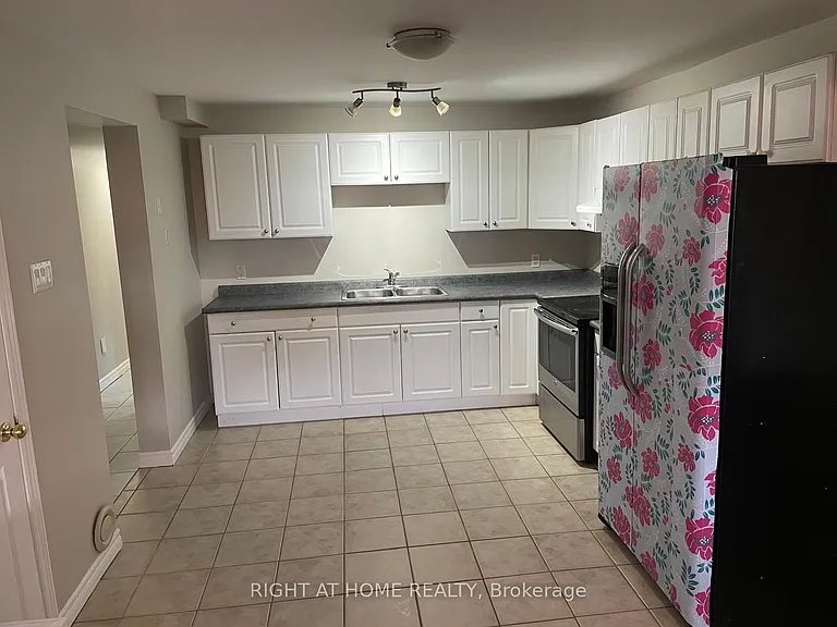 630 Cartier Ave — Photo 2