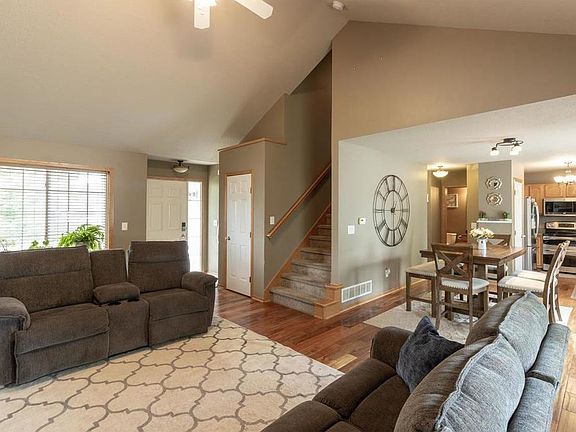3rd image of 3109 SW Townpark Dr