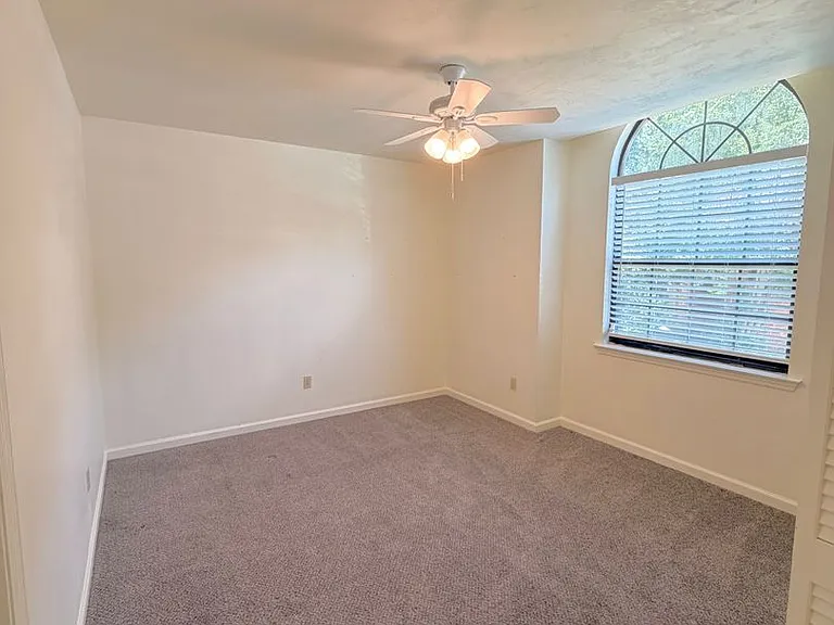 4414 Stratfordshire Ct — Photo 28