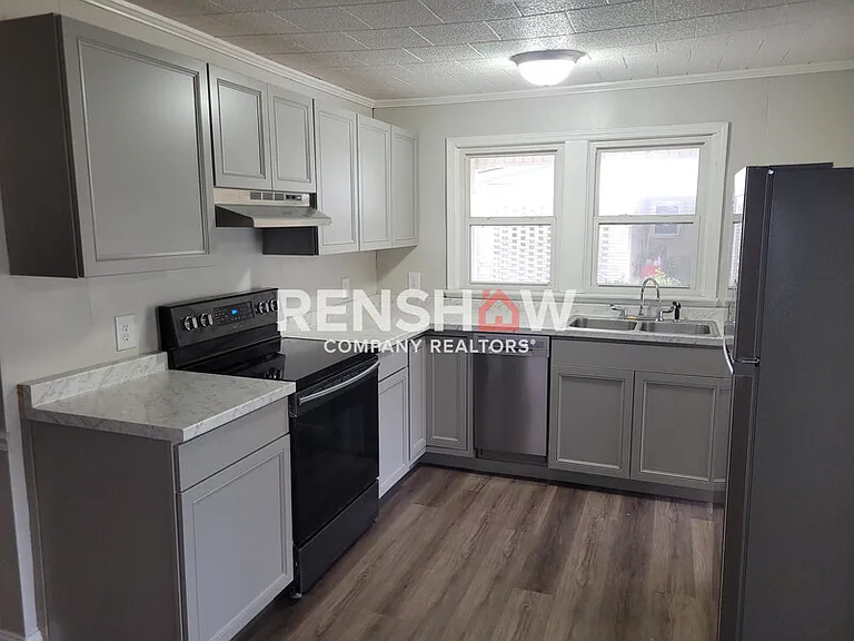 150 N Poplar St — Photo 2