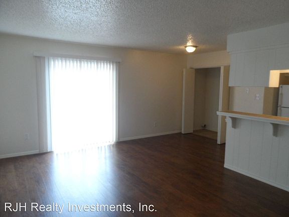 4th image of 1325 Glen Oaks Ct #4
