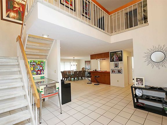 3rd image of 315 Vista Dr