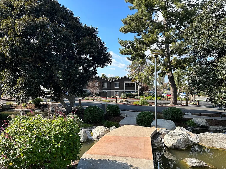 237 Streamwood — Photo 34