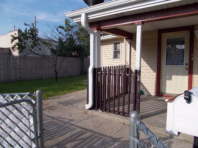 2nd image of 422 N Walnut St
