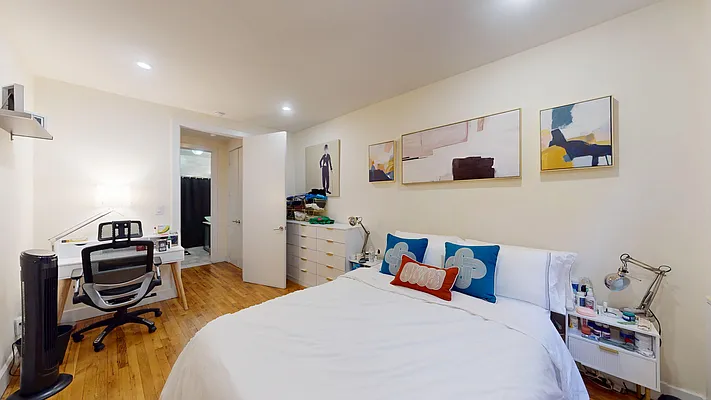 Rented by Bond New York | media 13