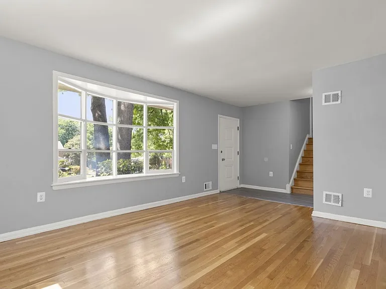 9109 Drake Pl — Photo 13
