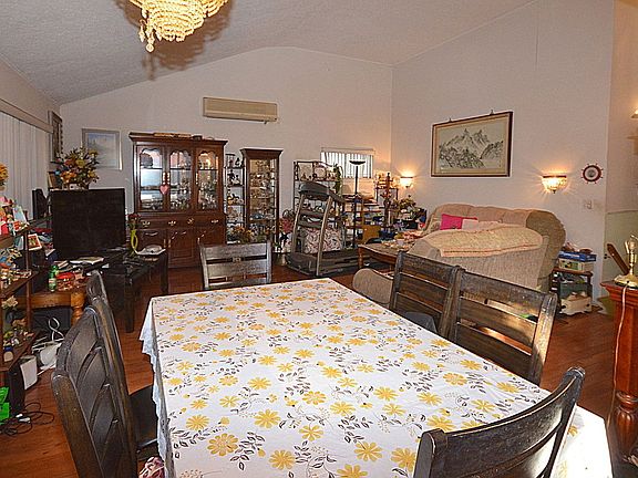 5th image of 1652 202nd St