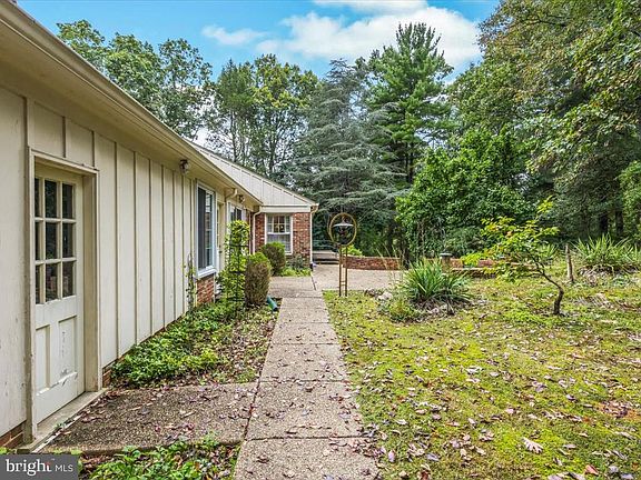 5th image of 1122 Laurelwood Dr