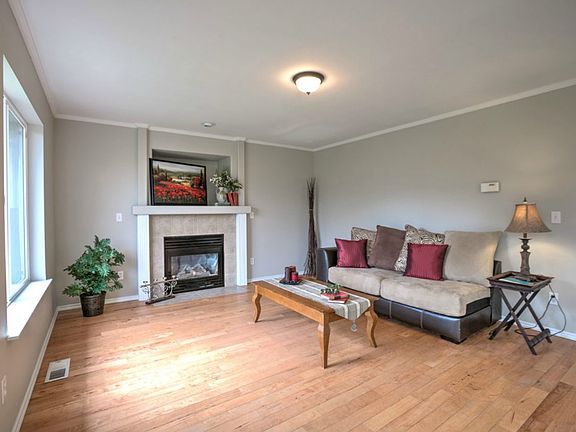 5th image of 1518 198th St E