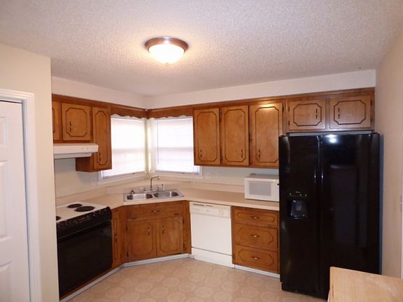 5th image of 2238 Sweetbriar Dr