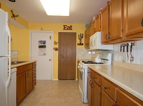4th image of 1702 Fairfax Cir W Unit 4