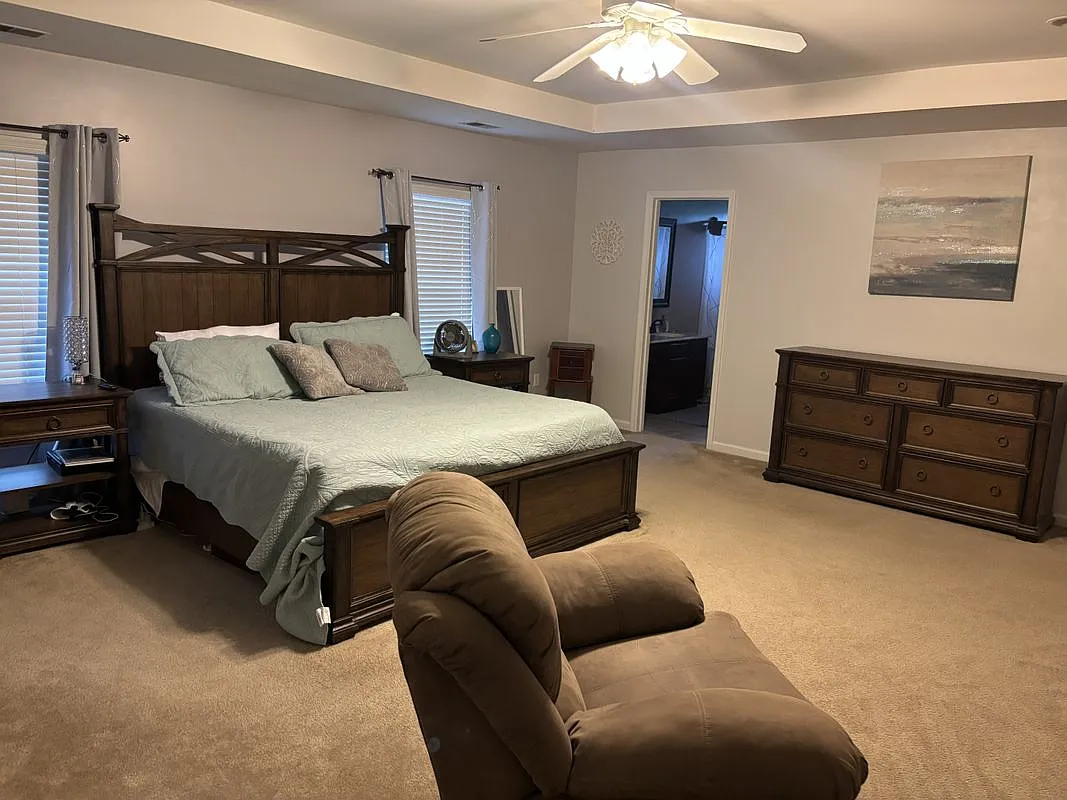 5 bed, 3.0 bath, 2686 sqft, $3,075 — Photo 3