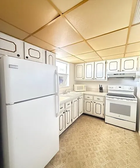321 Lake Evelyn Dr — Photo 1