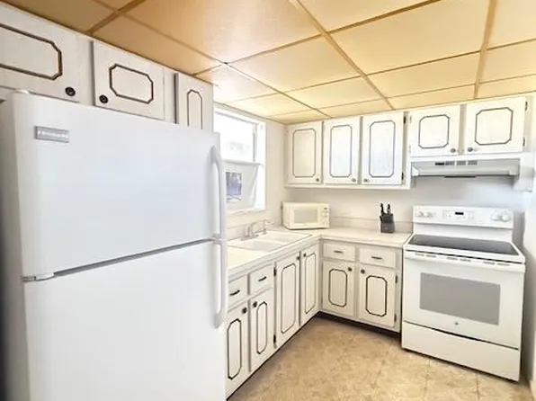 321 Lake Evelyn Dr, West Palm Beach, FL 33411