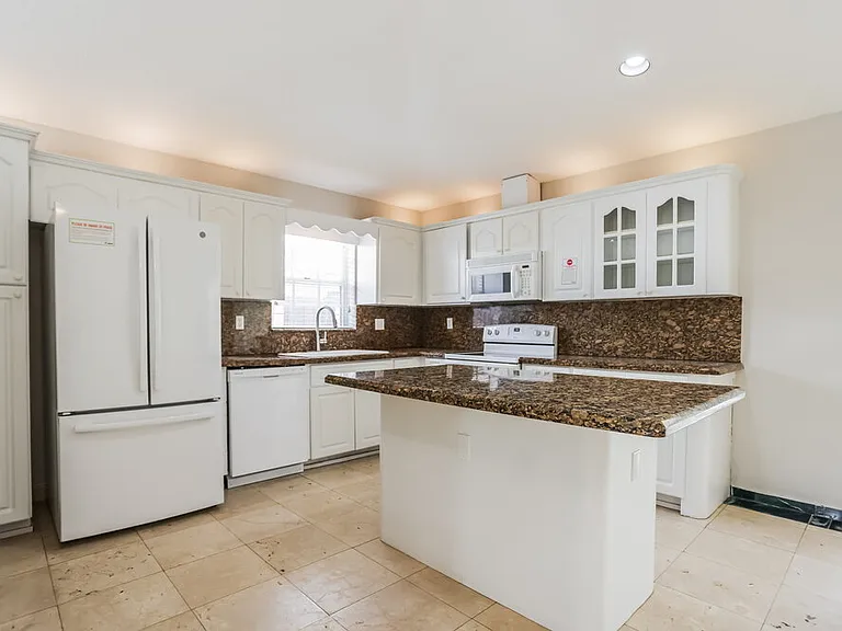 16361 SW 78th Ter — Photo 7