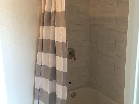 4th image of 3122 Valle Ave