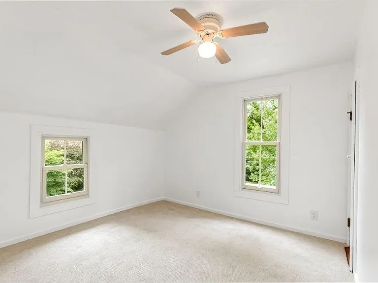 1800 Poyntz Ave — Photo 32