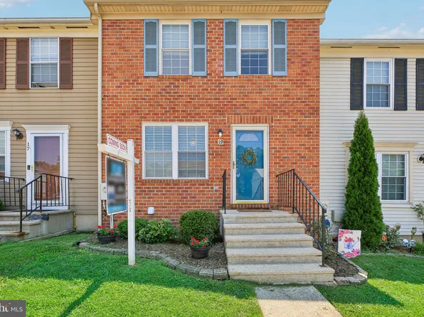 19 W End Ct, Halethorpe, MD 21227