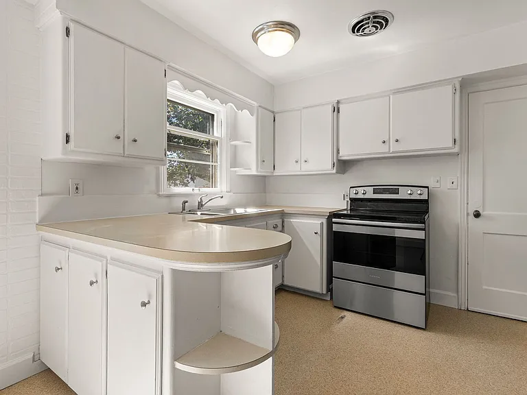 5336 NE 35th Pl — Photo 7