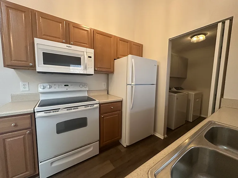 314 Thalia Station Ct — Photo 8