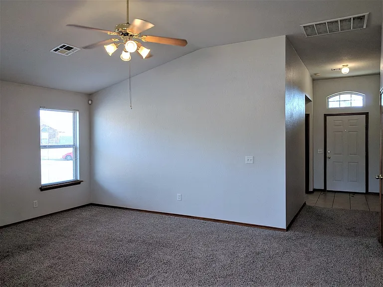 2821 E Lake Dr — Photo 2