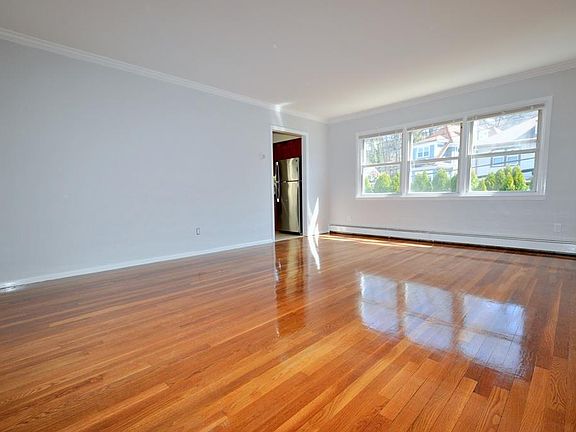 4th image of 155 Wallace St