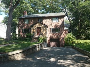 31 Baker Cir, Brookline, MA 02467